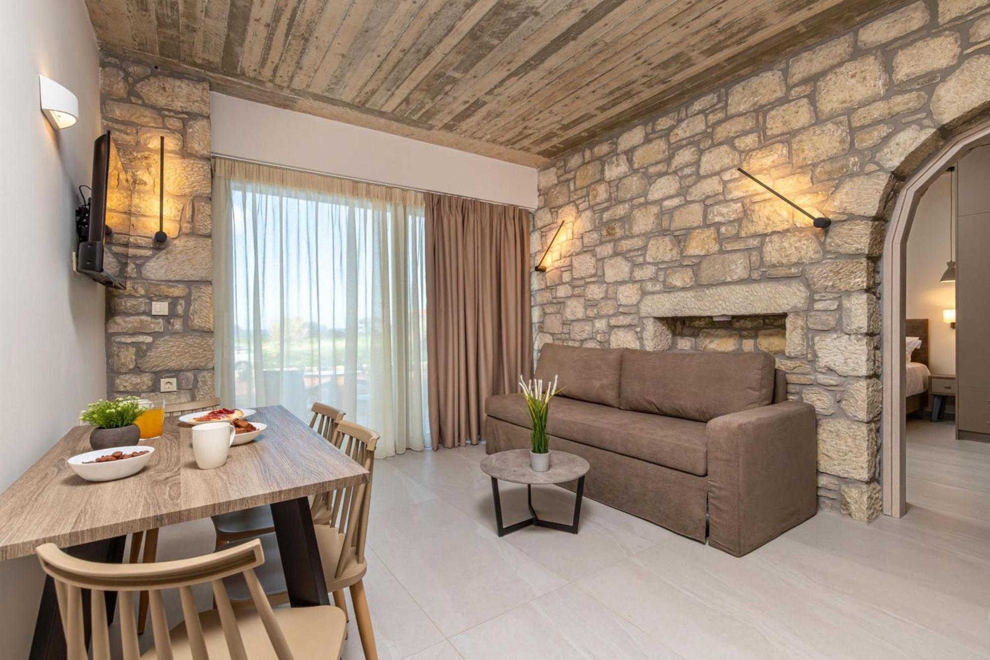 Achatis Apartments With Sea View คอลิมวาริออน ภายนอก รูปภาพ